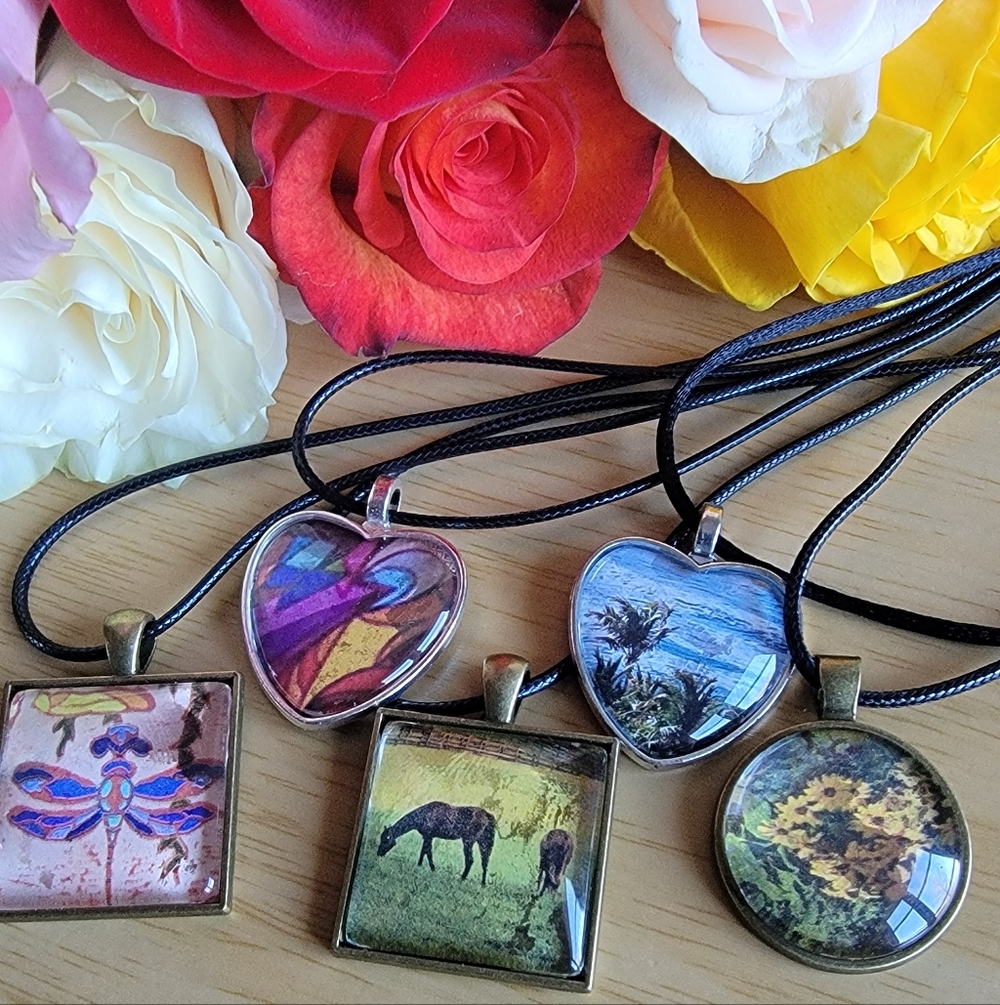 Handcrafted  Set Of 5 Cabachon Art Pendant Necklace Set.